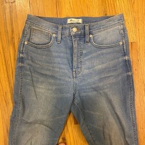 Excellent Condition: Madewell 10 inch High Rise Skinny Jeans - size 28